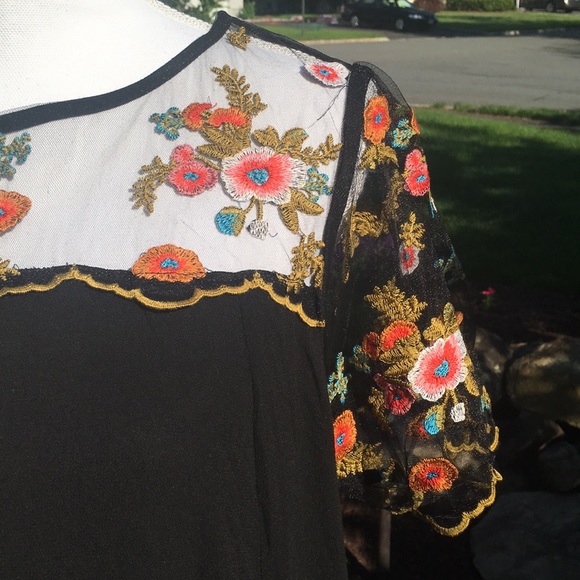 $ FIRM 🌷Black Dress with Floral Embroidery - Picture 5 of 6